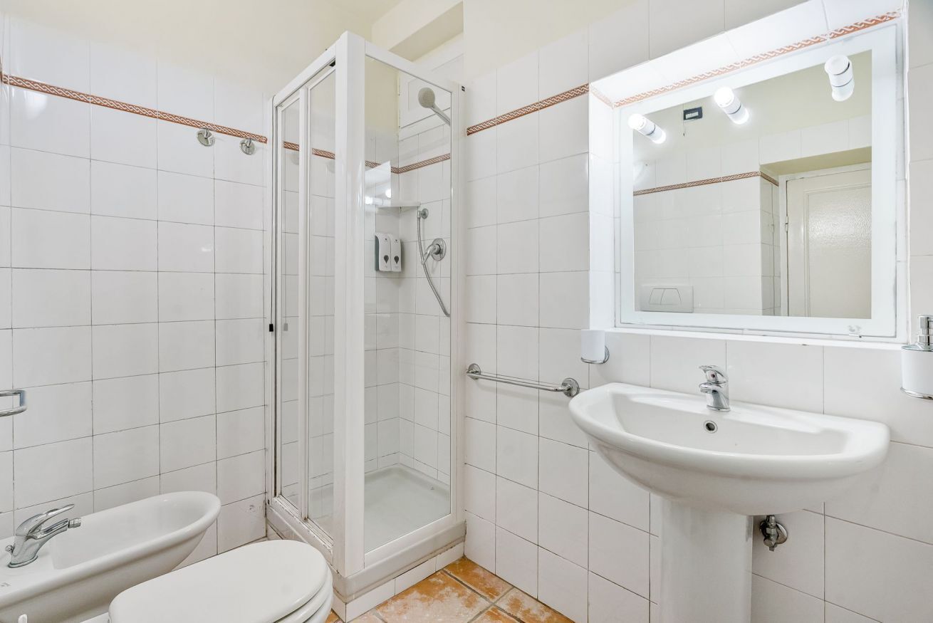 Dusche, Haartrockner, Bidet, Handtücher