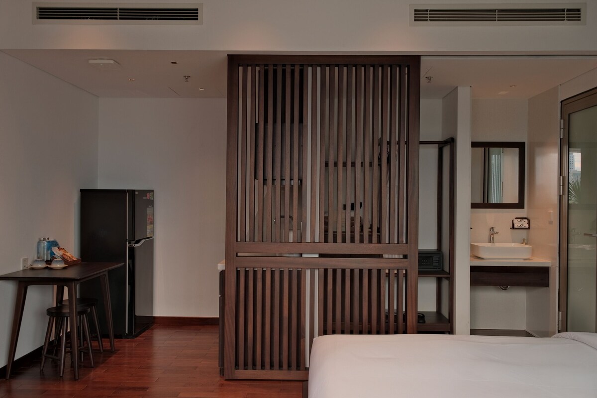 Studio Superior | Bộ đồ giường cao cấp, minibar, két bảo mật tại phòng, bàn 