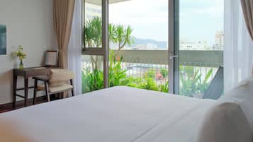 Estúdio luxo | Roupas de cama premium, frigobar, cofres nos quartos, escrivaninha