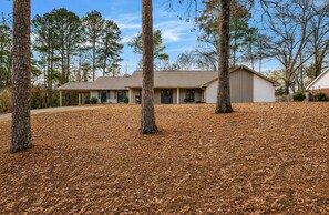 Exterior - Minutes to MSU| 4BR| Games| EV Charger| Fire Pit (Starkville)