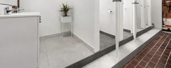 Towels, soap, shampoo, toilet paper - Cosy Private Room in Marrickville | Prime Location (Marrickville)