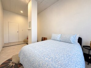 Bureau, Wi-Fi gratuit, draps fournis