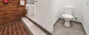 Towels, soap, shampoo, toilet paper - Cosy Private Room in Marrickville | Prime Location (Marrickville)