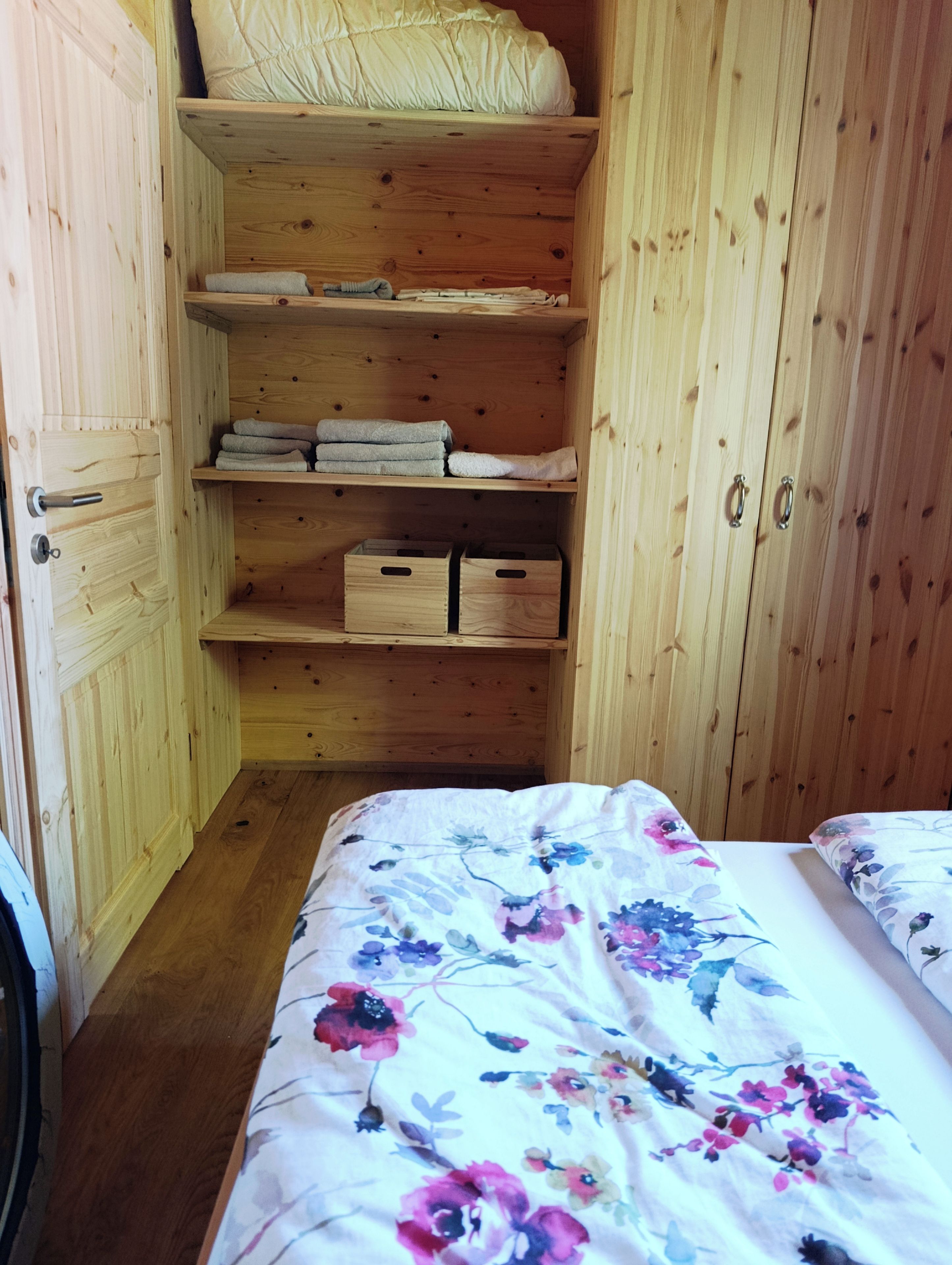 1 bedroom, desk, WiFi (free), bed sheets
