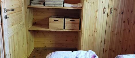 1 bedroom, desk, WiFi (free), bed sheets