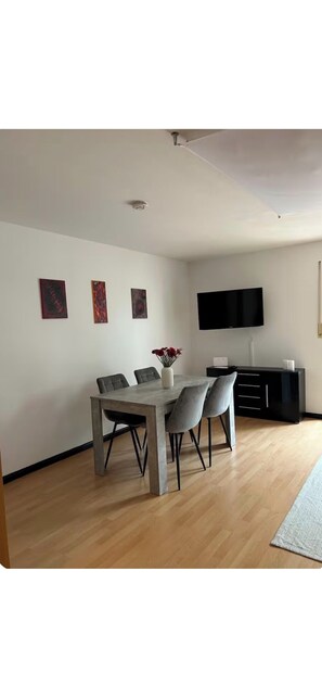 Dining - Vrbo Property (Weßling)