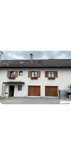 Exterior - Vrbo Property (Weßling)