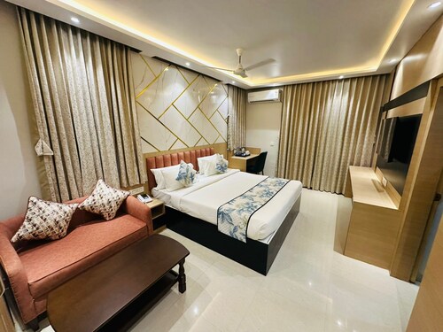 HOTEL ADITYA MARINE GARDEN
