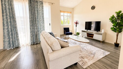 Tropical Escape: Spacious 3-Bedroom Apartment in Blue Bay