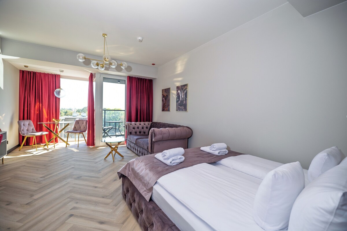Superior Studio Suite, Balcony | Iron/ironing board, WiFi (free)