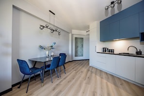 Comfort Apartment, Balcony | Private kitchen - K52 Apartments (Wrocław)