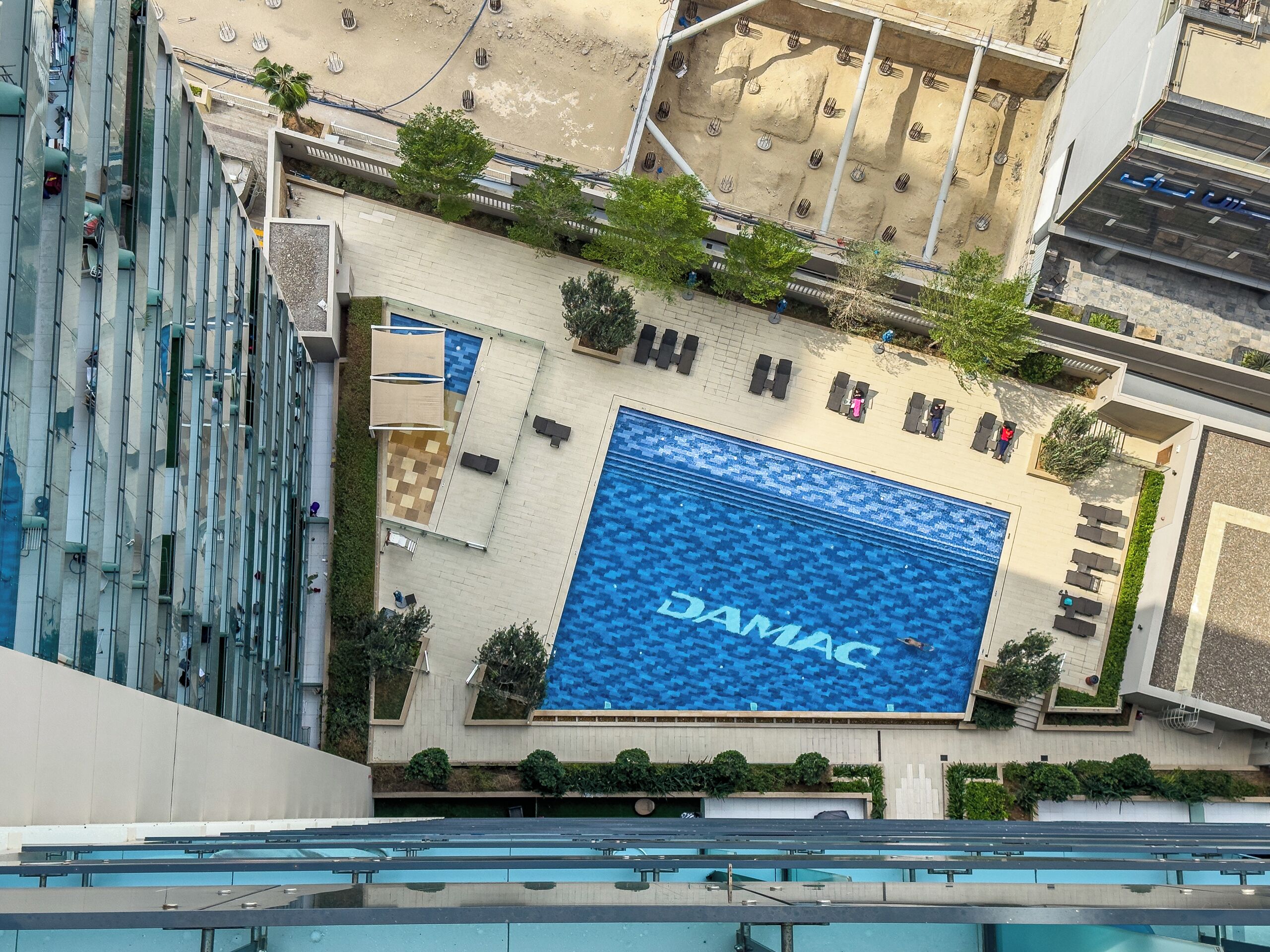 حمام سباحة