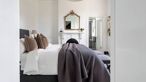 Ferros/tábuas de passar roupa, berço de viagem, Wi-Fi, roupa de cama