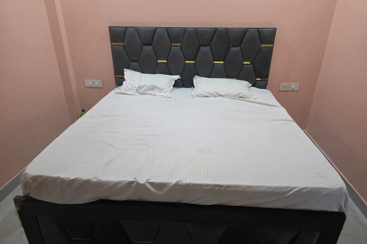 Standard Room | Rollaway beds, free WiFi, bed sheets