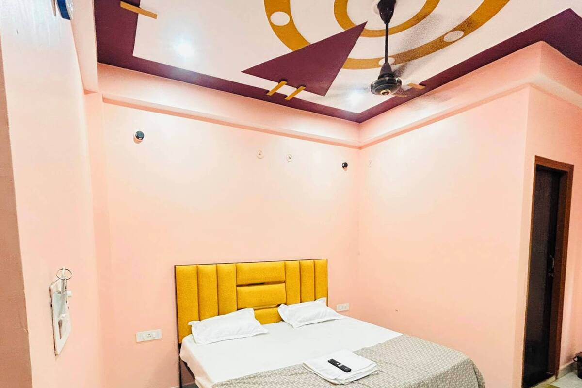 Deluxe Room | Rollaway beds (surcharge), WiFi (free), bed sheets