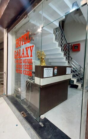 Lobby - Hotel Galaxy (Tirwaganj)