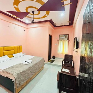 Deluxe Room | Rollaway beds (surcharge), WiFi (free), bed sheets - Hotel Galaxy (Tirwaganj)