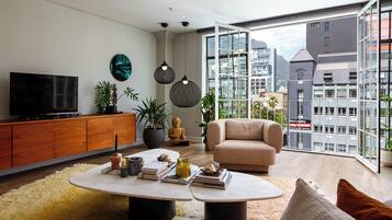 Apartamento Deluxe, vistas a la ciudad | Zona de estar