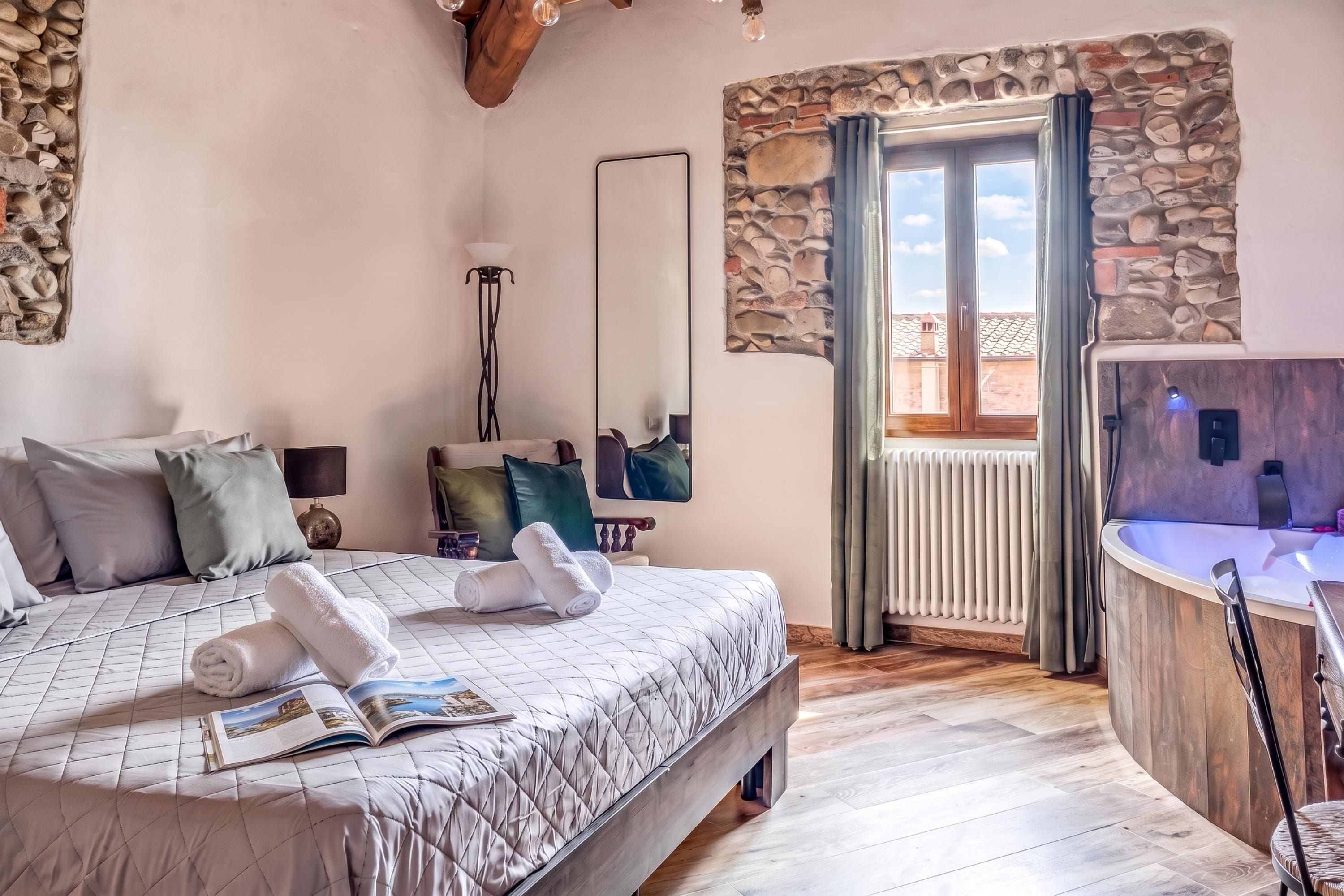 Familienapartment, 3 Schlafzimmer, Kühlschrank und Mikrowelle (Luxury Chianti Road - 3BR Free) | 3 Schlafzimmer