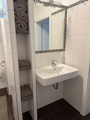 Bathroom - Apartment 'Am Glücksberg' with Wi-Fi (Bettingen)