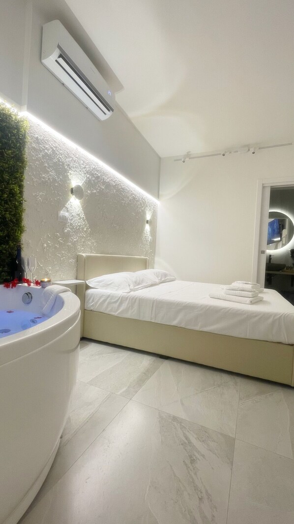Bathroom - Vrbo Property (Barletta)
