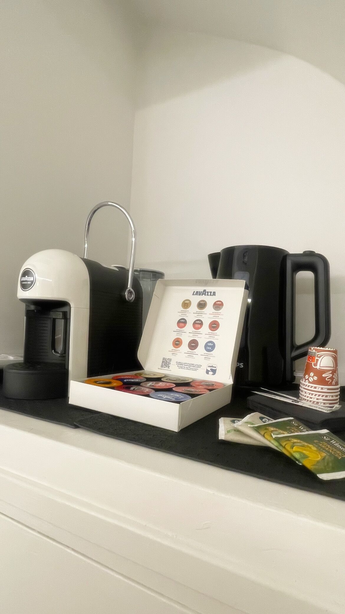 Kaffee und/oder Kaffeemaschine
