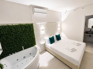 Bathroom - Vrbo Property (Barletta)