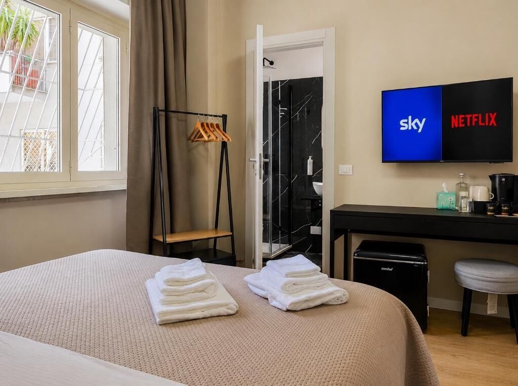 Superior Room | In-room safe, desk, soundproofing, WiFi (free)