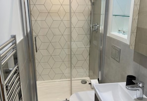 Unclassified image, 5 of 16, button - Luxury 1 Bed - Sleeps 4 - Free Parking - Gym (London)