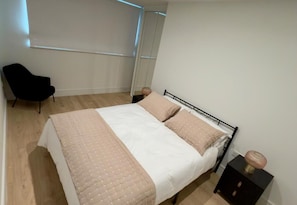 Unclassified image, 3 of 16, button - Luxury 1 Bed - Sleeps 4 - Free Parking - Gym (London)