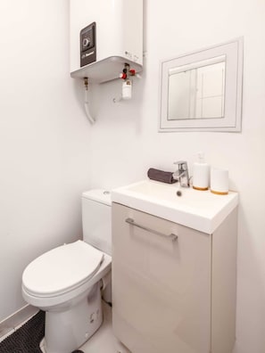 Bathroom - Le Nid des Quais - Mezzanine Studio (La Frette-sur-Seine)