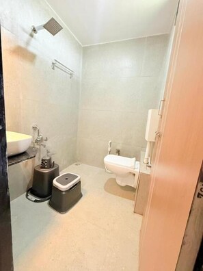 Shower - Hotel Krishna Garden (Nandawala)