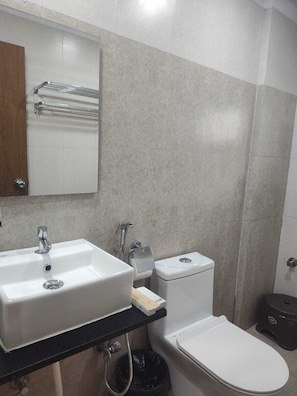 Deluxe Double Room, Balcony, City View | Bathroom | Shower, towels, soap, shampoo - PPH Living Sri Sai Comforts (Bengaluru)