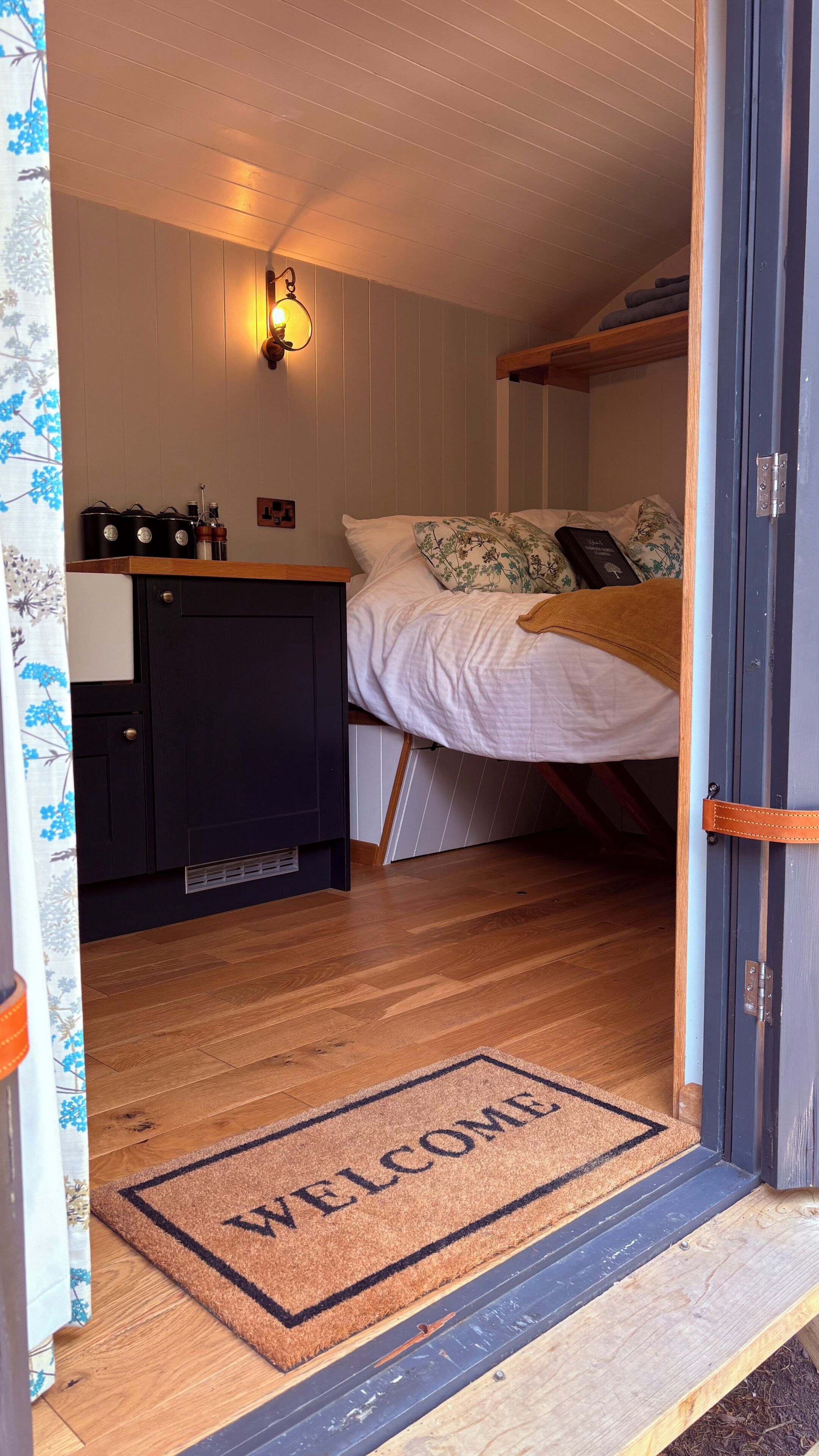 Luxury Waterside Shepherds Hut | Private Garden, Log Burner & Woodland Escape - Cheshire
