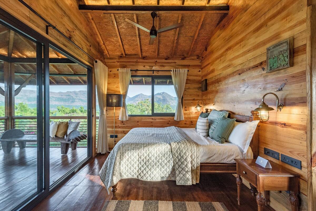 In-room safe, WiFi (free)