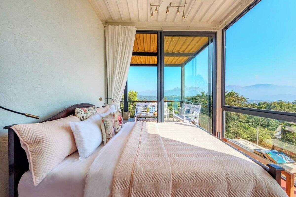 In-room safe, WiFi (free)