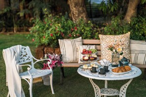 Outdoor dining - Satori Mulshi (Pune)