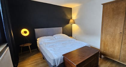 +++ LATE CHECK-OUT +++ Charming 2-bedroom Eifel cottage on 2 floors