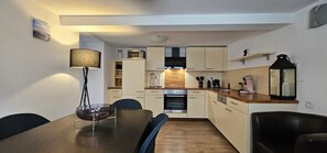 Private kitchen - Vrbo Property (Volkesfeld)