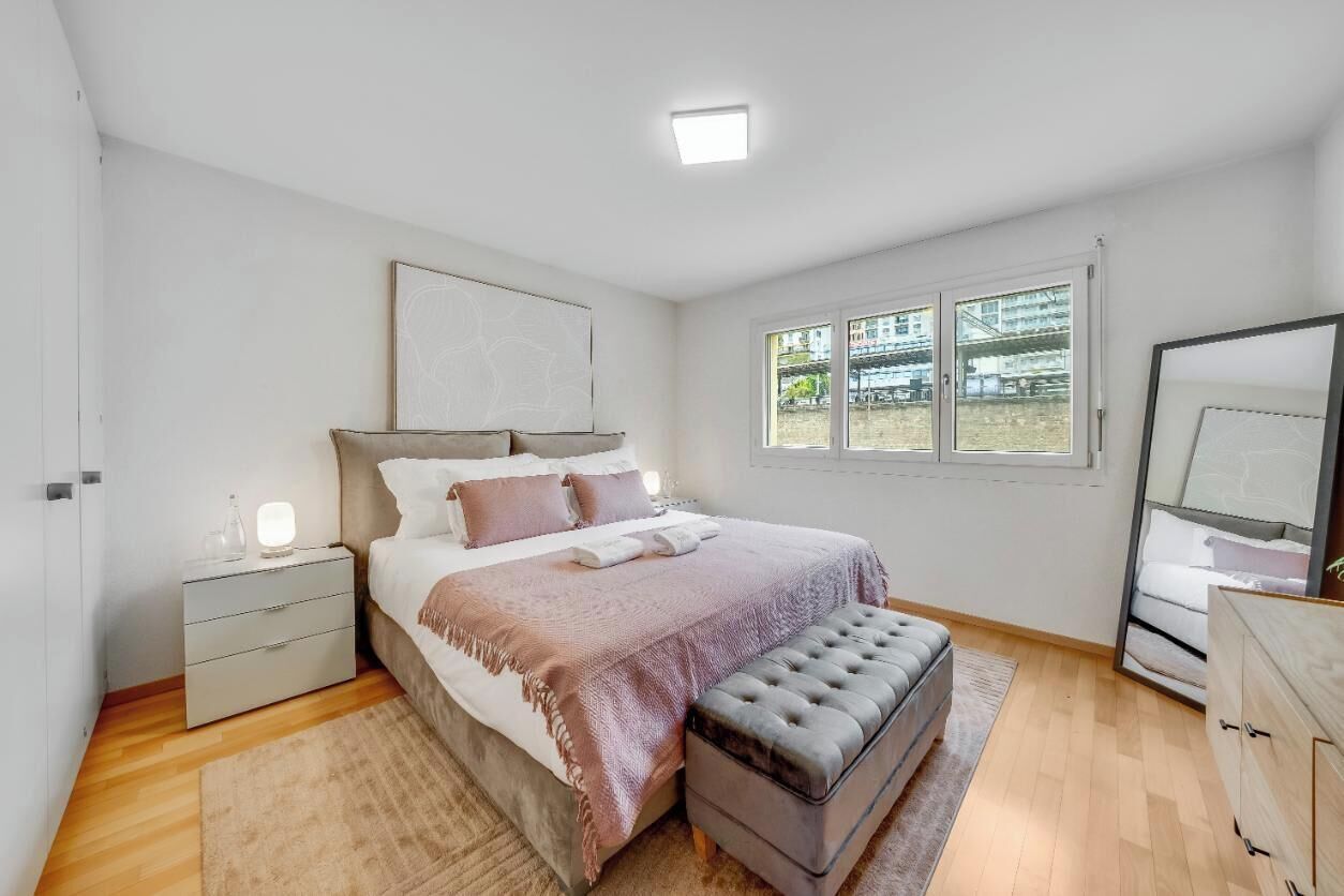 Desk, iron/ironing board, travel crib, WiFi
