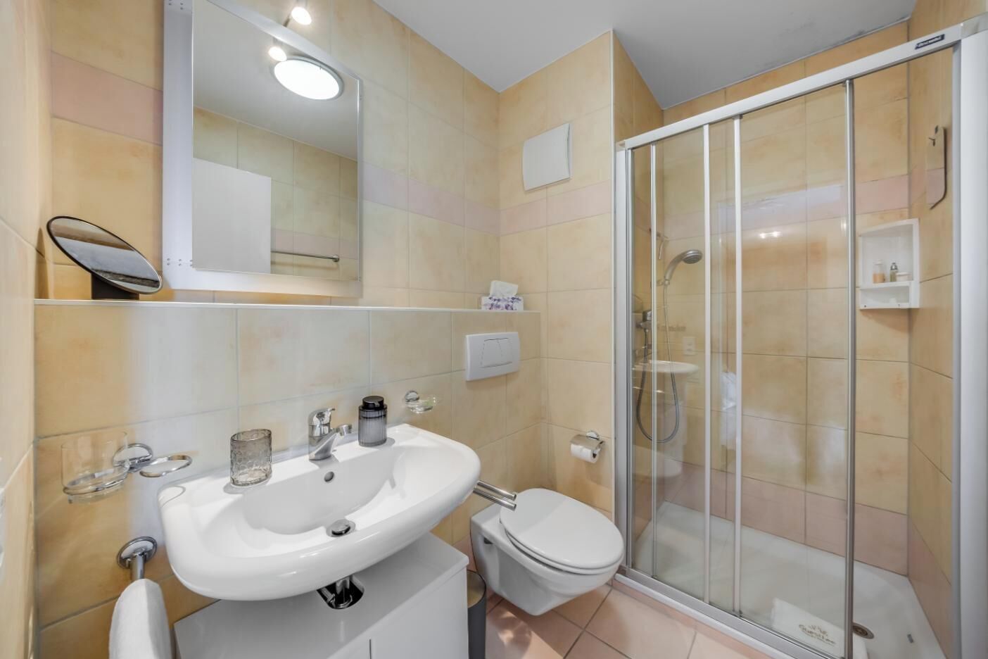 Shower, hair dryer, towels, shampoo