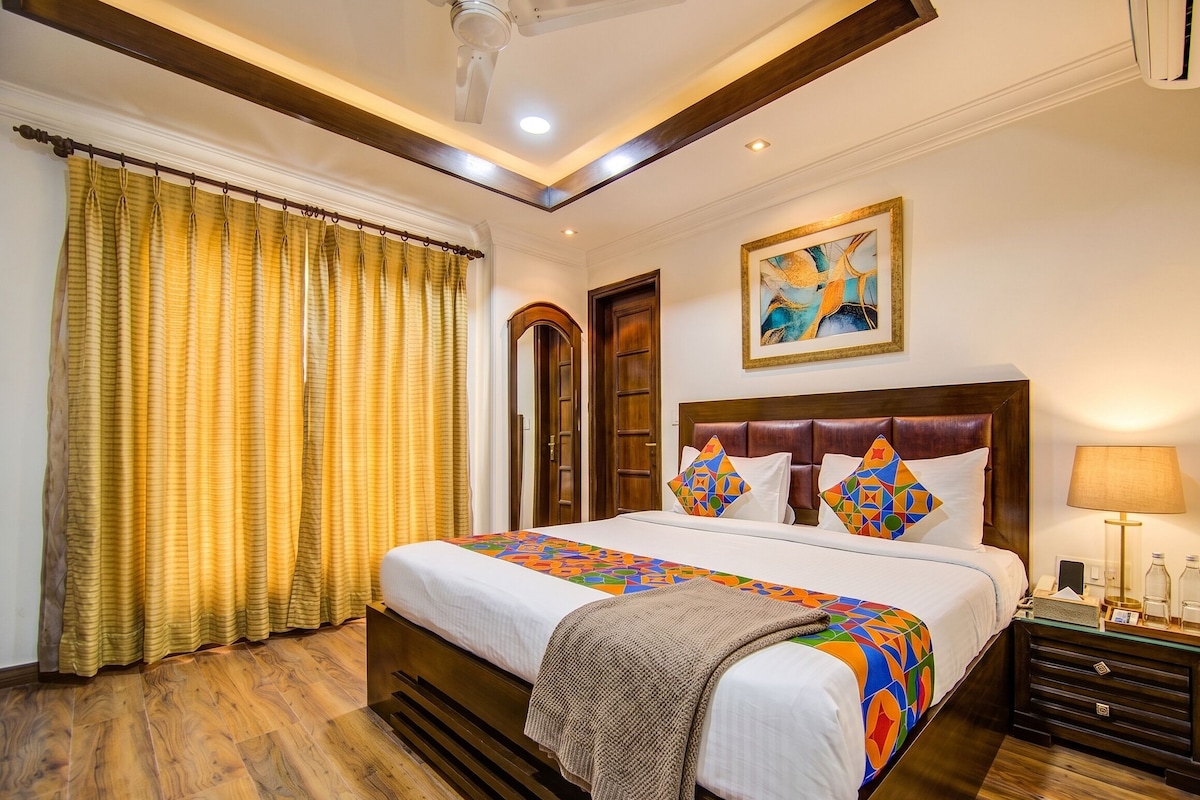Deluxe Double or Twin Room | Desk, bed sheets