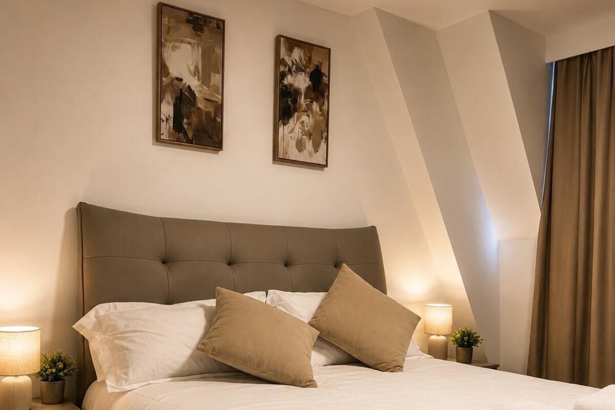 Departamento estándar, 2 habitaciones | Espacio para trabajar con laptop, cortinas blackout y insonorización 
