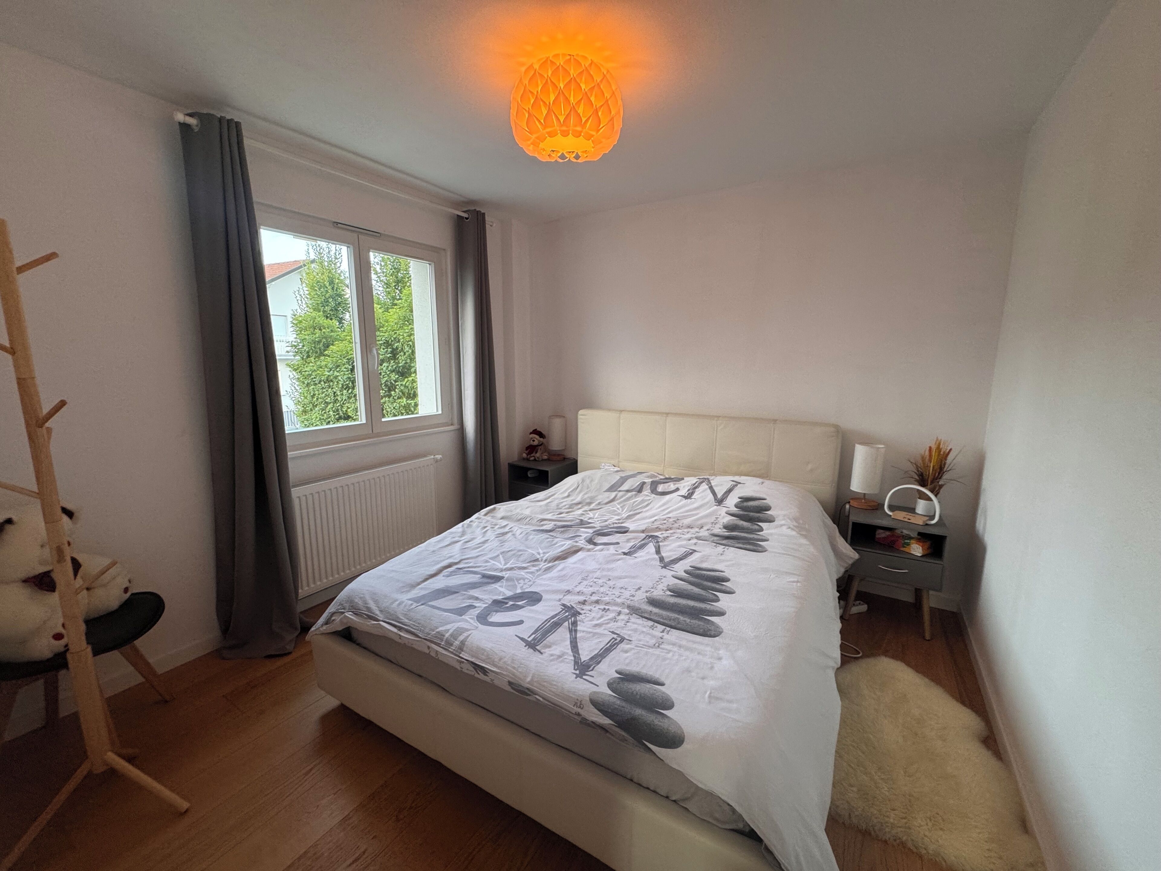 4 bedrooms, desk, iron/ironing board, travel crib