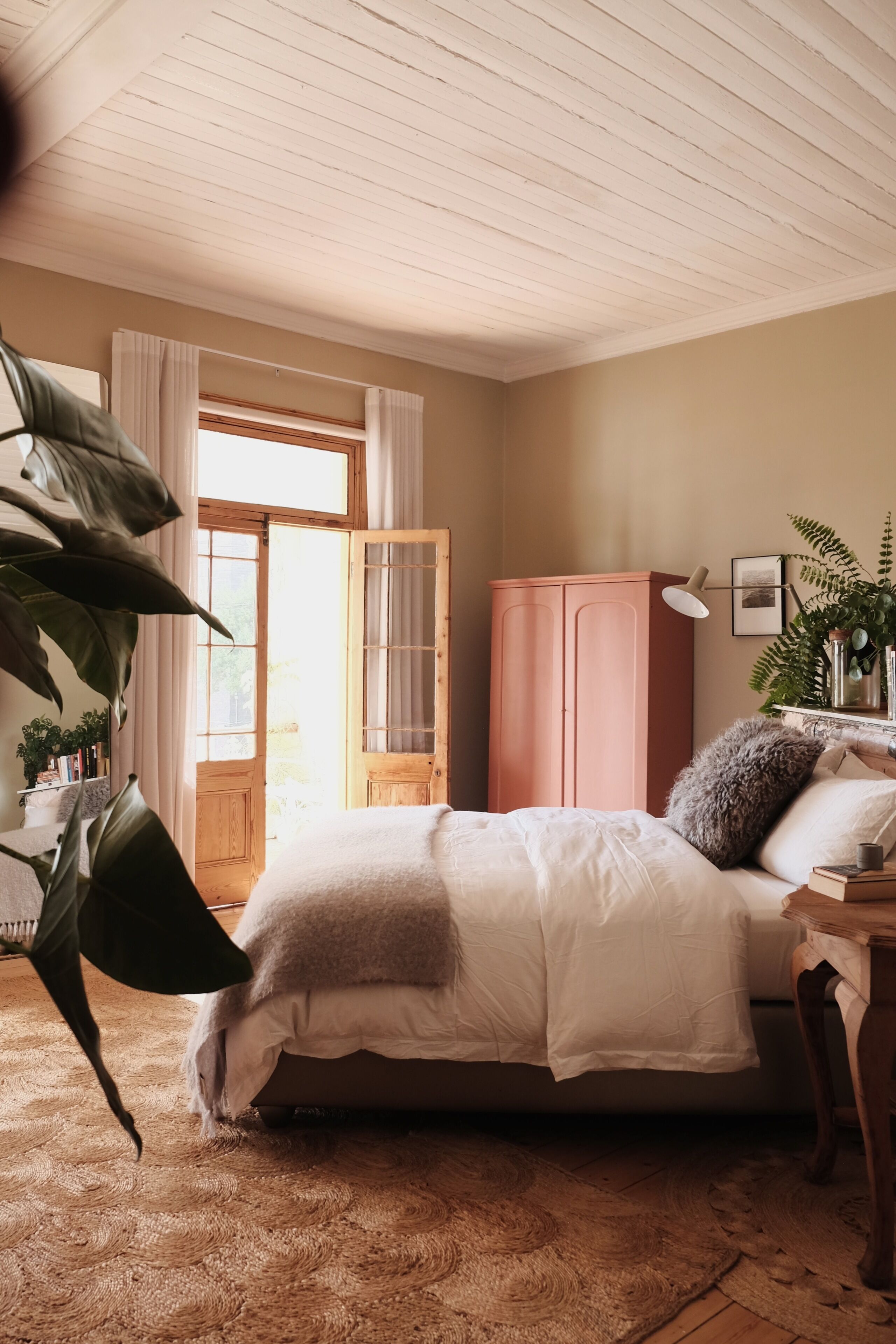 Iron/ironing board, WiFi (free)