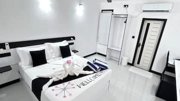 Deluxe Double Room | In-room safe, soundproofing, WiFi (free)