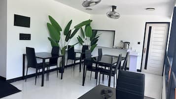 Deluxe Double Room | Dining