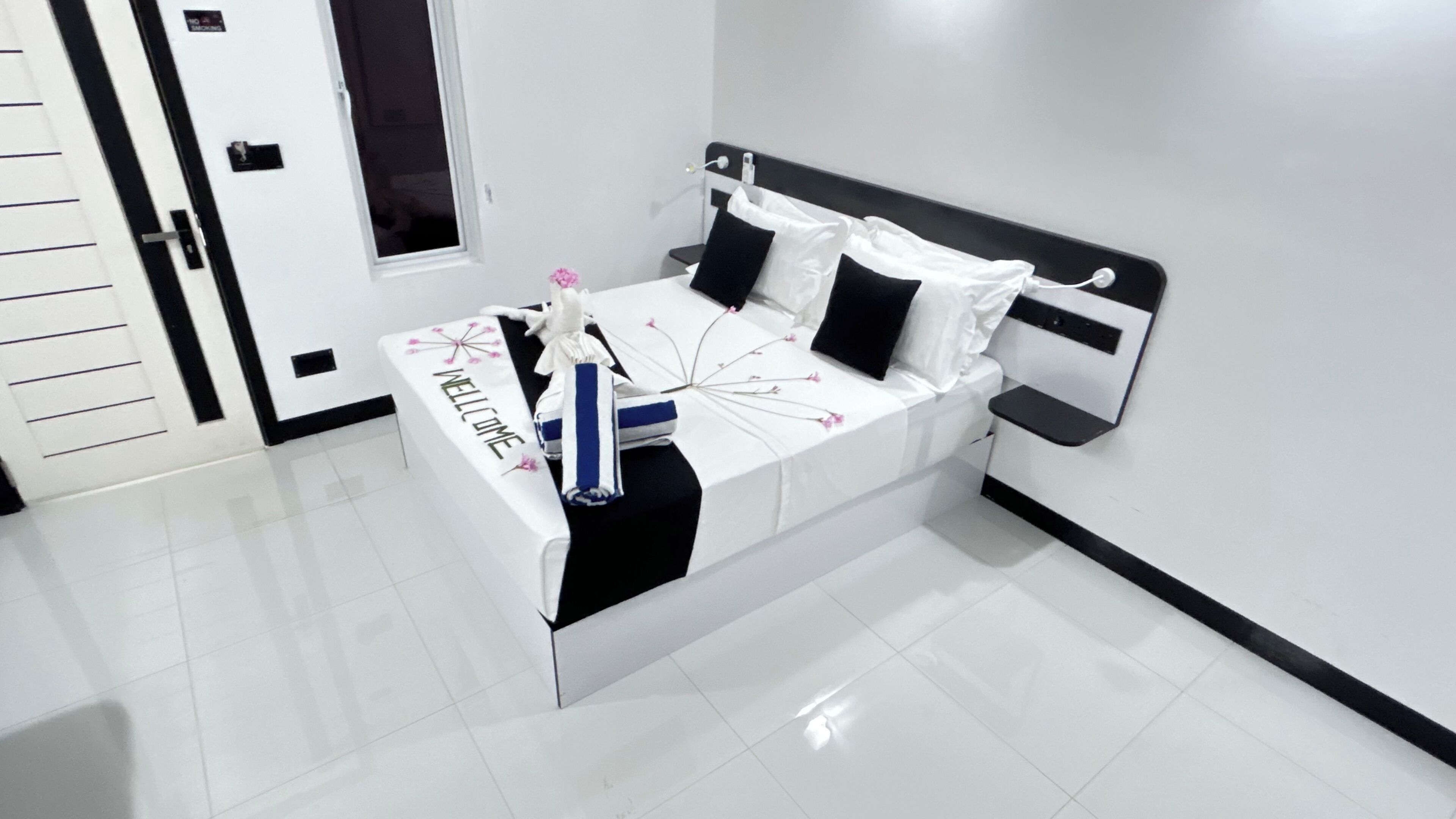 Deluxe Double Room | In-room safe, soundproofing, WiFi (free)