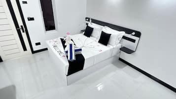 Deluxe Double Room | In-room safe, soundproofing, WiFi (free)