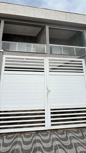 Sobrado com 2 suites a 400 mts do mar